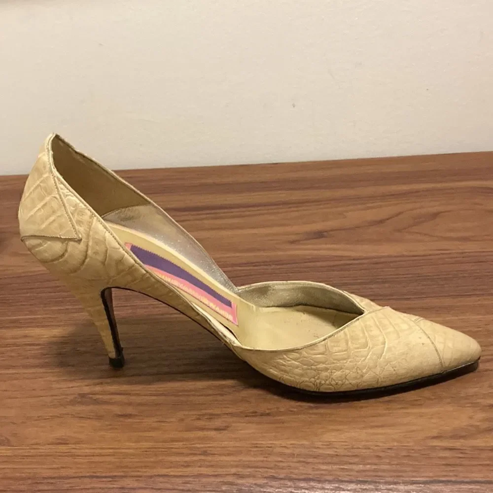 Susan Bennis Warren Edwards Handmade D’Orsay Pumps in Beige Embossed Leather.